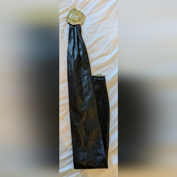 LEATHER SOFT WIDE BLACK BELT W/GOLD BUCKLE ORNATE VINTAGEMEASURES 31'' - Picture 7 of 8